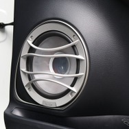 フロントスピーカーに選んだのはオーディソンのハイエンドモデルであるテーゼス。ミッドバスの振動板は透明なTPX素材を採用する。