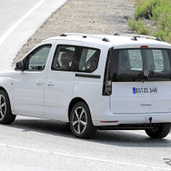 VW キャディ eHybrid プロトタイプ（スクープ写真）