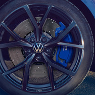 VW ゴルフR 20イヤーズ ブルーブレーキキャリパー／19インチアルミホイール