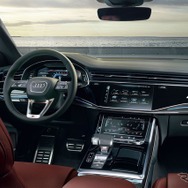 アウディ SQ8