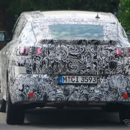 BMW X2 次期型プロトタイプ（スクープ写真）