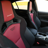 オプションのNISMO専用チューニング RECARO製スポ ーツシート