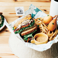 Cafe Blanket（カフェブランケット）- (C) Peanuts Worldwide LLC