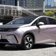 BYD ドルフィン ロングレンジ（コーラルピンク+アーバングレー）