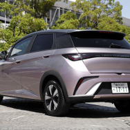 BYD ドルフィン ロングレンジ（コーラルピンク+アーバングレー）