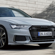 アウディ A6アバント ブラックスタイルプラス