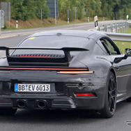 ポルシェ 911 GTSハイブリッド プロトタイプ エアロパッケージ（スクープ写真）