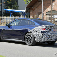 BMW i4 改良新型プロトタイプ（スクープ写真）