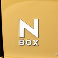ホンダ N-BOX 新型（オータムイエロー・パール）