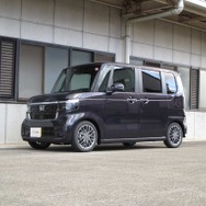 SUSTEC NF210新型HONDA N-BOX（JF5）用実装例