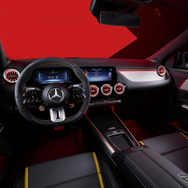 メルセデスAMG GLA 45 S 4MATIC+ 改良新型