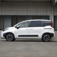 DEVIDE UP210 TOYOTAシエンタ用実装例（アップ量：F +36mm／R +31mm）