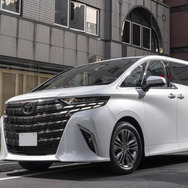 デモカーは新型アルファード