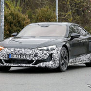 アウディ e-tron GT 改良新型プロトタイプ（スクープ写真）