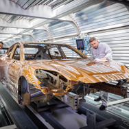 ポルシェのドイツ・ライプツィヒ工場で生産を開始した パナメーラ 新型