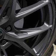 レイズ ベルサスVV21S／20×8.5J IN38 245/45R20