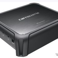 「サブウーファー用のモノラルパワーアンプ」の一例（カロッツェリア・GM-D8100）。
