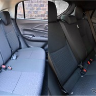 スズキ 新型スイフト×トヨタ ヤリス