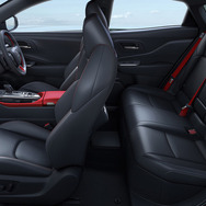 トヨタ クラウンスポーツ RS（2.5Lプラグインハイブリッド車）（内装色：ブラック＆センシュアルレッド）