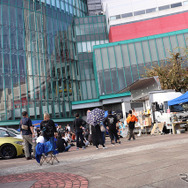 2023年11月に開催された『まいど大阪 秋の車音祭』の会場風景。