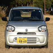 アルトAのフロントフェイス。ドアミラーは手動格納式。