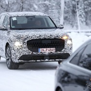 アウディ Q7 次期型と見られるプロトタイプ車両（スクープ写真）