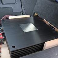 パワーアンプはMX4 PROを2台用いてすべてのスピーカーをドライブする贅沢なシステム。サウンドの統一感も高めた。