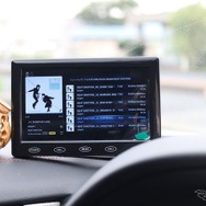 オーディオテクニカの車載メディプレイヤーであるAT-HRP5を用いる。メニュー画面はモニターに映し出して操作性も抜群。