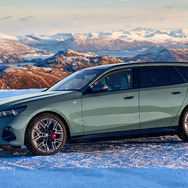 BMW i5ツーリング