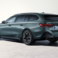 BMW i5ツーリング