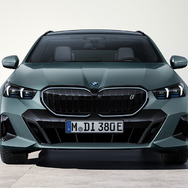 BMW i5ツーリング