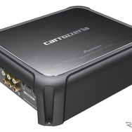 リーズナブルな「外部パワーアンプ」の一例（カロッツェリア・GM-D1400ll）。