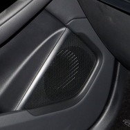 ミッドレンジウーファーはPLUTONIUMシリーズ GZPK 165AQ-Cをドア純正位置に換装、ドア内部の処理を行う