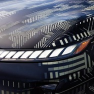 インフィニティ QX80 次期型ティザーイメージ