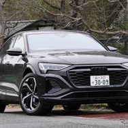 アウディ Q8スポーツバック 55 e-tron