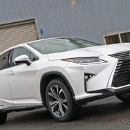 レクサスRX450hの持つハイクオリティな内装イメージを崩すこと無く、高音質なオーディオをインストールすることを計画した。