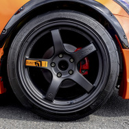 スズキ スイフト×グラムライツ57CR SPEC D　215/45R17