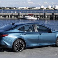 トヨタ カムリ 新型 (XLE)
