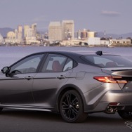 トヨタ カムリ 新型 (XSE)
