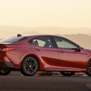 トヨタ カムリ 新型 (SE)