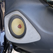 超ハイエンドスピーカーが取り付けられたオーディオカーの一例（製作ショップ：ジパング＜鳥取県＞）。