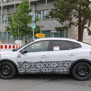 シトロエン e-C4 X 改良新型プロトタイプ（スクープ写真）