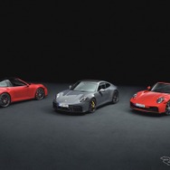 向かって左から911タルガ4GTS、911カレラGTS、911カレラ・カブリオレ