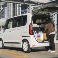 シートを倒さなくても日常の買い物には十分な容量を持つラゲッジスペース