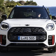 MINI カントリーマン 新型の「JCW」