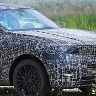 BMW iX5 次期型プロトタイプとみられる車両（スクープ写真）