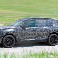 BMW iX5 次期型プロトタイプとみられる車両（スクープ写真）