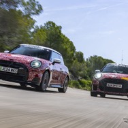 MINI『ジョンクーパーワークスE』のプロトタイプと『ジョンクーパーワークス・プロトタイプ#317』