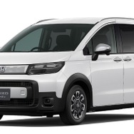 ホンダ・フリードCROSSTAR（プラチナホワイト・パール）