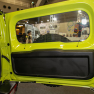 日本未発売の『ジムニーシエラ 5ドア』ポップアップルーフ付き車両が参考展示…東京キャンピングカーショー2024